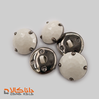 دکمه پایه دار سایز 28 سفید(قیمت صحیح است و موجود می باشد)