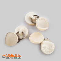 دکمه پایه دار سایز 19 کرمی(قیمت صحیح است و موجود می باشد)